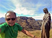 65 Alla Madonnina della Cima di Piazzo (2057 m) con vista ion Zuccone Campelli